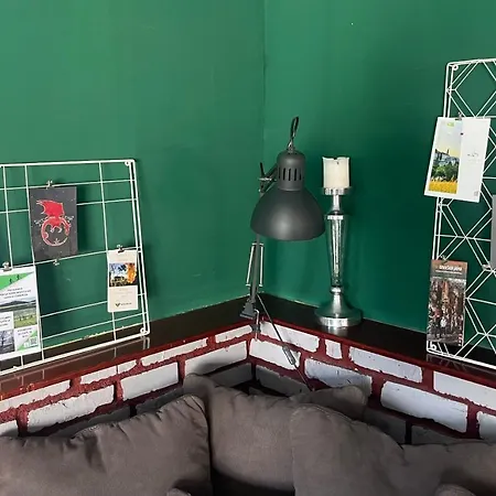 بيت شباب Eagle's Nest