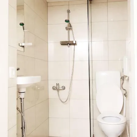 Eagle's Nest بيت شباب بوستوينا