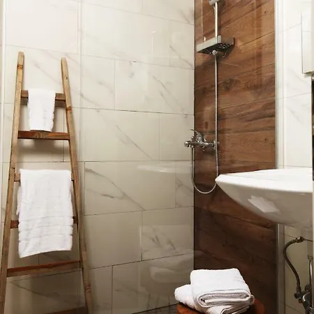 Eagle's Nest 호스텔 포스토이나