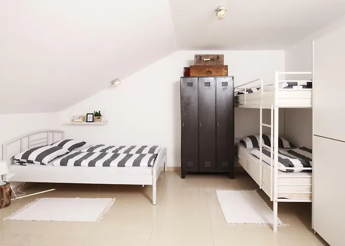 Eagle's Nest 포스토이나