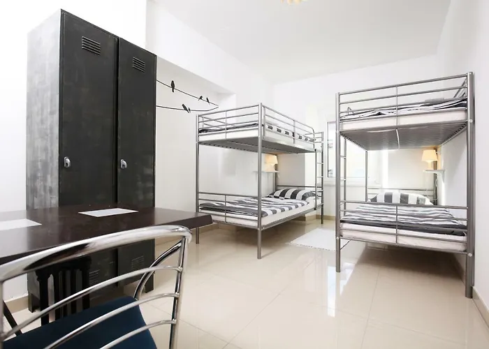 Eagle's Nest Hostel Postojna