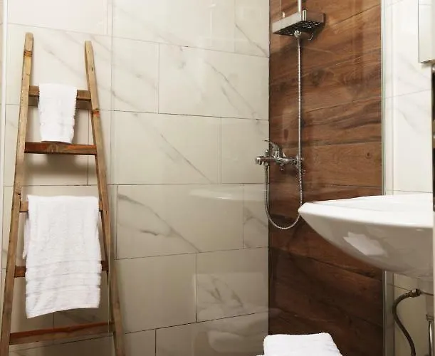 Eagle's Nest Hostel Postojna